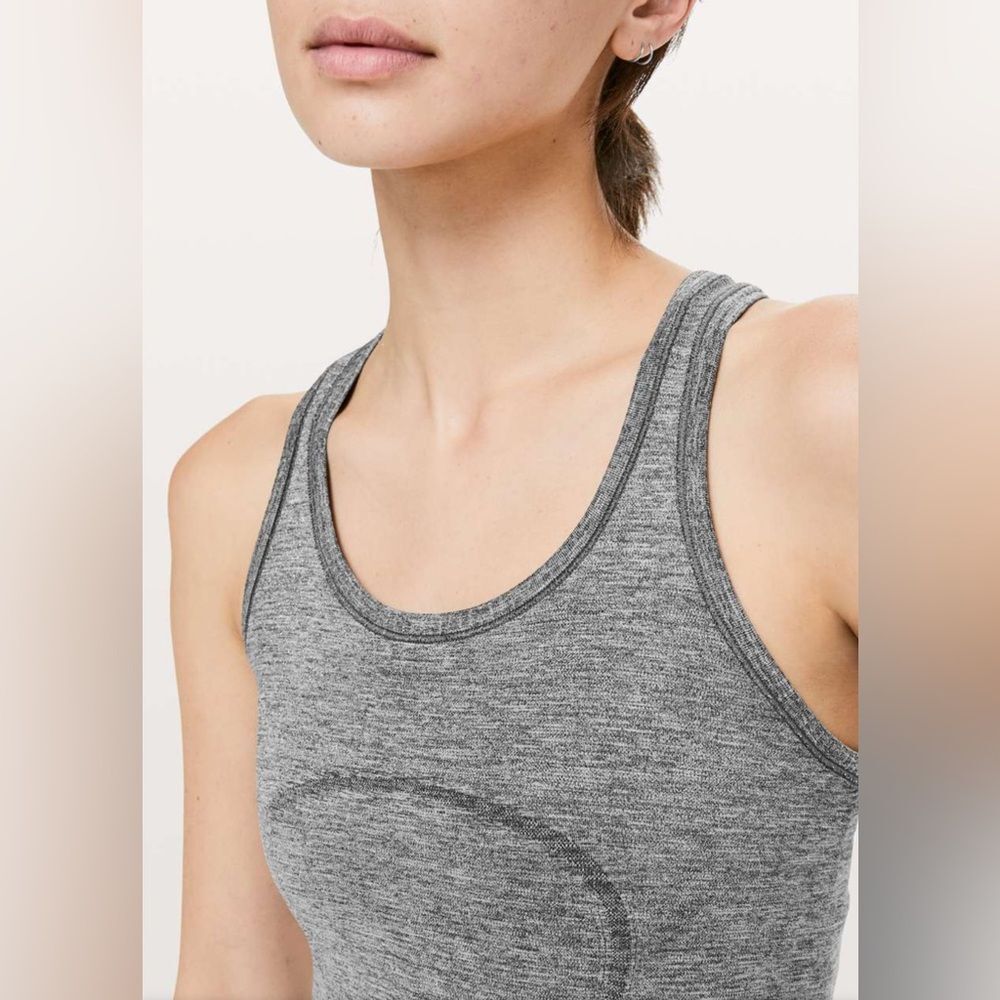 RARE EUC - Lululemon Swiftly Tech Racerback *Sparkle
Black / White / Silver Sz 6 - Picture 5 of 9